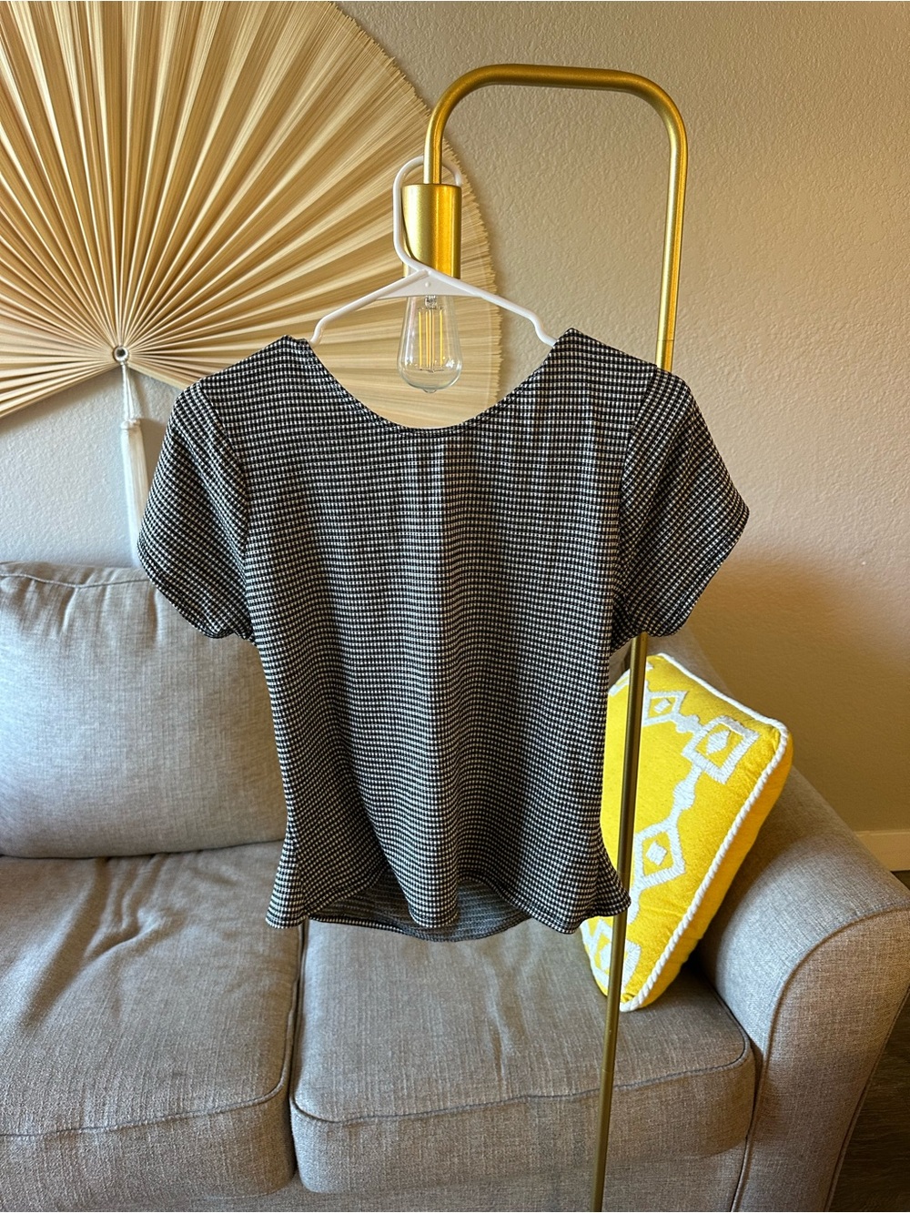 Lisa Says Gah Black and White backless Short Sleeve Top